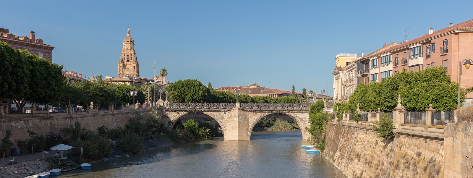 Río Segura y Puente de los Peligros con la torre de la Catedral de Murcia al fondo